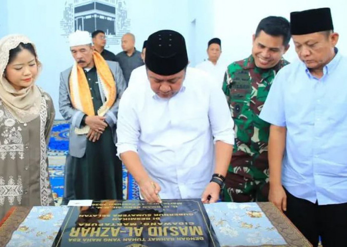 Herman Deru Resmikan Masjid Al Azhar Cidawang OKU Timur