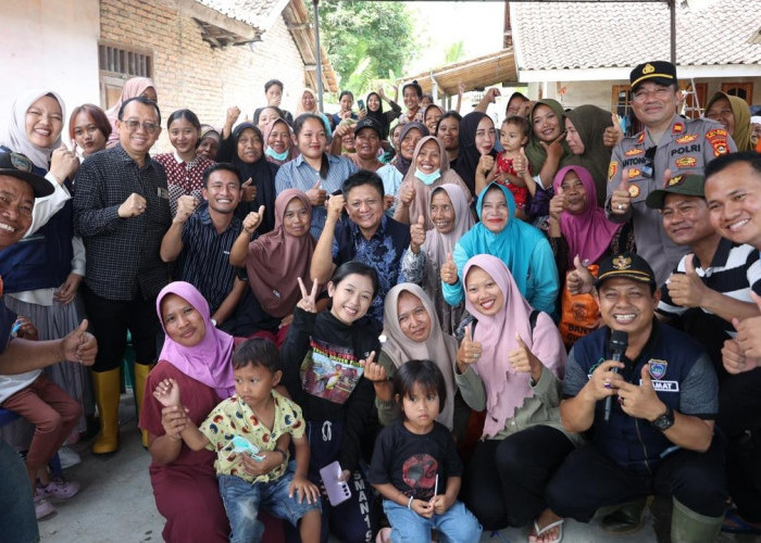 Bupati Enos Tinjau Banjir ke Semendawai Timur, Pastikan Bantuan Tersampaikan 