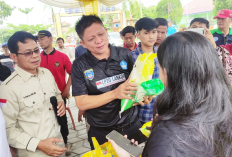 Bupati Lanosin Buka Gebyar Pasar Murah Di Alun-alun Sebiduk Sehaluan Belitang