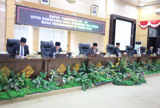Bupati Lanosin Hadiri Rapat Paripurna Bahas LKPJ