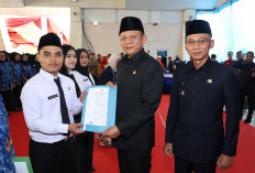 Bupati OKU Timur Lantik 1.512 ASN PPPK dan CPNS OKU Timur, Enos: Tanamkan Niat Pengabdian