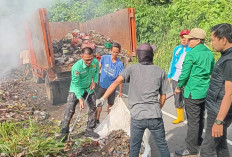 Sekda OKU Selatan Pimpin Gotong Royong Bersihkan Sampah