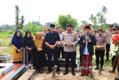 Mabes Polri Anjangsana ke Keluarga Almarhum AKP Lusianto dan Aipda Anumerta Petrus Apriyanto