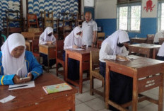 Absen Hari Pertama Sekolah Guru Bakal Disanksi