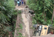 Jembatan Talang Rambang Roboh, Truk Pengangkut Pasir Terperosok ke Jurang