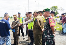 Pedagang Kaki Lima di Sekitar Exit Tol Kayuagung-Palembang Ditertibkan