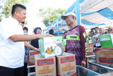Bupati Enos Bagikan 354 Bantuan Usaha Ekonomi Produktif (UEP) hingga Sembako