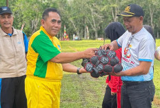 Kadisdikbud OKU Timur Buka Festival Olahraga Belitang Jaya, Salurkan Bantuan Bupati