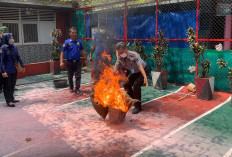 Kalapas Martapura Pimpin Langsung Simulasi Penanganan Kebakaran