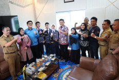 Lepas Peserta di Ajang WICE 2025 Malaysia, Bupati Enos : Dari Desa Untuk Dunia
