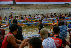 Masyarakat Antusias Sambut Pembukaan Festival Pacu Jalur 2025 di Riau