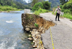 Akses Penghubung Antar Desa Hanya Bisa Dilalui Sepeda Motor