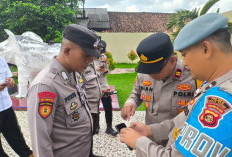 Kapolsek Belitang III Pimpin Pemeriksaan Handphone Anggota, Tindak Lanjut Maraknya Judi Online