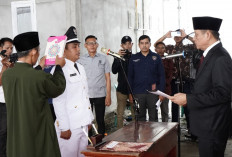 Bupati Enos Lantik Kepala Desa 