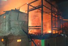 Diduga Akibat Arus Pendek Listrik, Satu rumah Hangus Terbakar