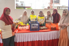 Bazar Barang Layak Pakai Gratis, Warga Serbu Kantor PKK OKU Timur