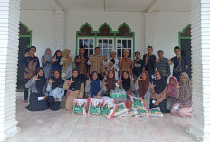 Lazismu OKU Timur Bagikan Paket Sembako Ramadhan dan THR Yatim Piatu Tersenyum di Panti Asuhan