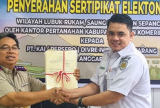 Kantor Pertanahan OKU Serahkan 51 Sertifikat Elektronik ke PT KAI Divre IV