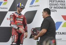 Menpora Dito Dampingi Presiden Jokowi Tonton MotoGP Mandalika 2024, Sekaligus Serahkan Trophy Juara Ketiga