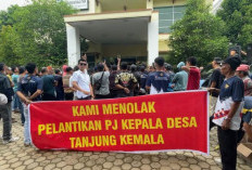 Warga Protes dan Tolak Pelantikan Pj Kades Tanjung Kemala