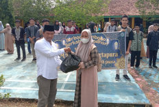 Jelang Idul Fitri 1445 Hijriah, SMA Bintang Bagikan 300 Paket Sembako Untuk Pelajar