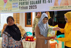 HUT Partai Golkar, Linda Wati Syaropi Bagikan Sembako