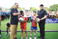 Herman Deru Buka Piala Gubernur Sepak Bola Antar OPD, Satu  Gol Rp500 Ribu