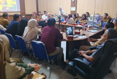 Tingkatkan Layanan, DPMPTSP OKU Timur Gelar Rapat Evaluasi Kualitas Pelayanan Perizinan