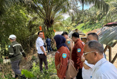 DLH OKU Selatan Ambil Sampel Uji Laboratorium