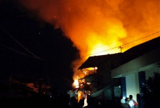 10 Rumah Ludes Terbakar di Muaradua OKU Selatan Terpaksa Ngungsi