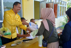 Gelar Pasar Murah, Ratusan Warga Berdatangan 