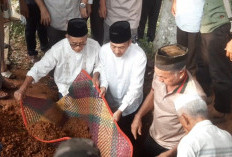 Ribuan Pelayat Hadiri Pemakaman Ibunda Pj Wali Kota Palembang 