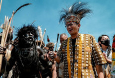 Disambut Antusias, Sandiaga Jadi Menteri Pariwisata Pertama yang Hadiri Festival Budaya Lembah Baliem