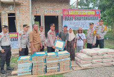 Pasutri Desa Tanjung Kemala Sumringah, Rumahnya Dibedah Kapolres OKU Timur di HUT Bhayangkara