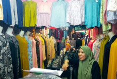 Keluhan Pedagang Baju Sepi Pembeli