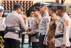 Kapolres OKUT AKBP Kevin Berikan Penghargaan Kepada Personel Polres OKU Timur