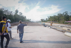 Pj Bupati Apriyadi Tinjau Jalan Tol di Bayung Lencir