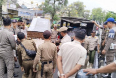 Tinggalkan Gerobak di Taman, Lapak Pedagang Ditertibkan Satpol PP