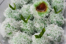 Klepon: Bola Kecil Manis yang Menggugah Selera!