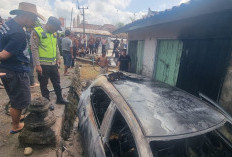 Laka Tunggal di Jalan Komering, Mobil Terjun ke Parit dan Hangus Terbakar