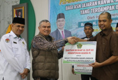 Serahkan 2.000 Al-Qur’an untuk Masyarakat Terdampak Banjir di Sumatra Barat