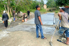 Kades Bersama Warga Kompak Bangun infrastruktur Jalan dengan Gotong Royong 