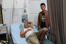 KBO Intelkam Polres OKU Timur Besuk Korban Kecelakaan Bus Maut di RS DKT Baturaja