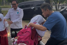 Antar Anak Kesekolah, Bupati OKU Timur: Jadi Ayah Bukan Saja Soal Nafkah, Tapi Pembentuk Arah
