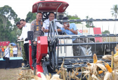 Polda Sumsel Lepas Pengiriman 30 Ton Jagung ke Gudang Bulog OKU Timur