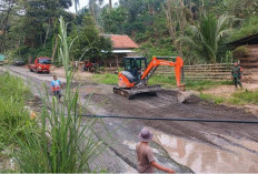 BPBD dan TNI Perbaiki Jalan Bendi OKU Selatan, Dukung Akses Wisata Danau Ranau