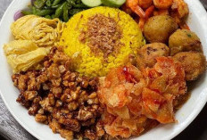 Cara Mudah Membuat Makanan Lezat dan Murah, Nasi Kuning Komplit Cocok Untuk Hidangan Malam 