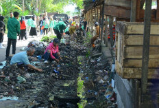 Ciptakan Lingkungan Bersih, Pemkab OKU Selatan Gotong Royong Bersihkan Pasar Saka Selabung