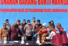 Lima Tersangka,Polda Sumsel Musnahkan Barang Bukti Sabu di Lubuk Linggau