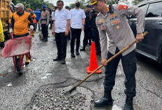 Jelang Mudik Lebaran, Polda Sumsel Kerahkan 106 Personel Perbaiki Jalan 